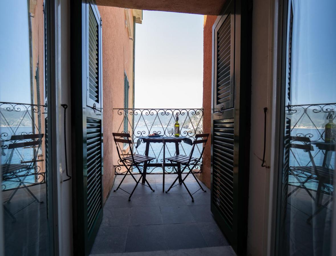 Ventega Sea View Apartment เวอนาซซา ภายนอก รูปภาพ